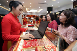 Giá vàng hôm nay (4-8): Nhích tăng chiều mua vào
