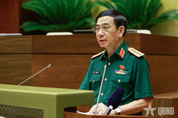 Đại tướng Phan Văn Giang trình 2 dự án luật thuộc lĩnh vực quốc phòng
