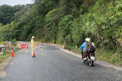 M&ugrave;a mưa cận kề, điểm sụt l&uacute;n tr&ecirc;n Quốc lộ 24 vẫn chờ khắc phục