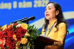 NSND Trịnh Thúy Mùi tái đắc cử Chủ tịch Hội Nghệ sĩ Sân khấu Việt Nam