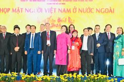 Bộ Ch&iacute;nh trị ban h&agrave;nh Nghị quyết về c&ocirc;ng t&aacute;c người Việt Nam ở nước ngo&agrave;i