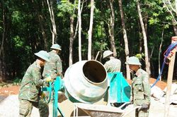 Chạy đua với thời gian để 7 trường nội trú biên giới Gia Lai kịp đón năm học