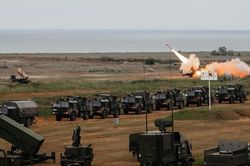 Kho dự trữ chịu áp lực, Mỹ tăng tốc sản xuất Patriot và đầu tư vào THAAD