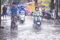 Hà Nội mưa lớn từ chiều tối nay, có thể trên 100mm, nguy cơ ngập úng cục bộ