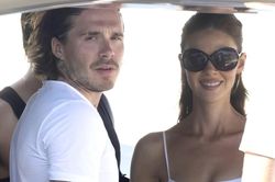 David Beckham ở cách con trai Brooklyn 5 phút đi bộ nhưng không gặp mặt