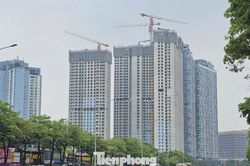 Lãi suất thả nổi neo cao, người mua nhà chật vật xoay xở