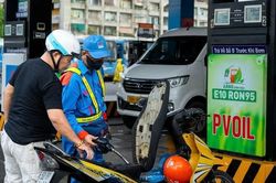 Đầu mối xăng dầu lãi lớn: Do điều hành giá có lợi cho doanh nghiệp?
