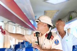 Đồng Nai siết hoạt động xe kh&aacute;ch sau vụ ch&aacute;y l&agrave;m 7 người tử vong