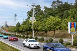Xưởng dịch vụ, trạm sạc phủ rộng, chủ xe VinFast thừa nhận: 'Đi xa không phải nghĩ ngợi gì'