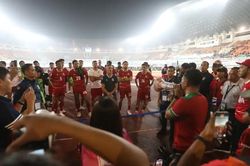 Tuyển thủ Indonesisa cúi đầu thành khẩn xin lỗi người hâm mộ xứ vạn đảo