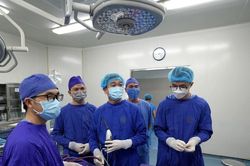 Chảy máu cam kéo dài, bé trai 14 tuổi phát hiện khối u hiếm gặp vùng mũi xoang