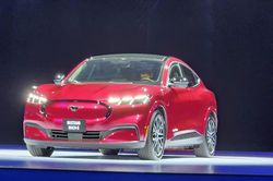 Triệu hồi 86 nghìn xe Ford Mustang Mach-E tại Mỹ