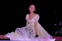 Ariana Grande lần đầu lên tiếng về quyết định tạm rời ánh đèn sân khấu