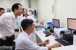 An Giang tăng tốc l&agrave;m sạch dữ liệu Sổ sức khỏe điện tử tr&ecirc;n VNeID