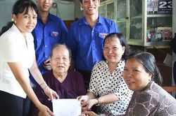 Xã Long Kiến triển khai dịch vụ công lưu động đến tận nhà dân