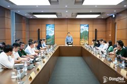 Trưởng đo&agrave;n Đại biểu Quốc hội th&agrave;nh phố Đồng Nai Vũ Hồng Văn điều h&agrave;nh Phi&ecirc;n thảo luận tổ 6