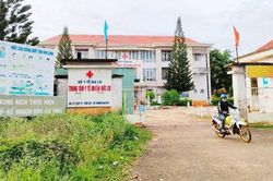 Xông hơi cho trẻ sơ sinh bằng trái bồ kết, 3 người nhập viện do ngạt khí