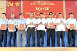 Đảng ủy phường Đông Ninh Hòa tổ chức ký cam kết trách nhiệm đối với cán bộ lãnh đạo, quản lý