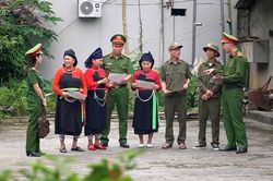 Cảnh gi&aacute;c trước tr&agrave;o lưu 'T&ocirc;i l&agrave; trưởng th&ocirc;n'