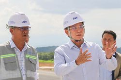 Chủ tịch UBND tỉnh Lâm Đồng Hồ Văn Mười kiểm tra thực địa tại Cảng hàng không quốc tế Liên Khương