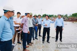 Đồng chí Bí thư Tỉnh ủy kiểm tra tiến độ thi công các công trình trường nội trú liên cấp
