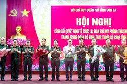 Công bố Quyết định của Bộ Quốc phòng về việc giải thể, tổ chức lại Ban Chỉ huy Phòng thủ khu vực thành Trung đoàn bộ binh