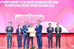 Lãnh đạo tỉnh Thái Nguyên được trao tặng Kỷ niệm chương 'Vì sự nghiệp Ngoại giao Việt Nam'
