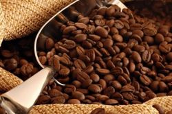 Ngày 4/8: Giá cà phê đảo chiều giảm, hồ tiêu neo ở mức cao