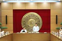 Đưa ph&aacute;p luật đến người d&acirc;n bằng hướng dẫn dễ hiểu, dễ thực hiện