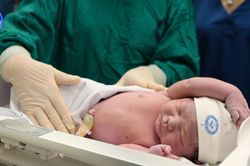 Ca sinh đầu tiên tại Cơ sở 2 Bệnh viện Phụ Sản Trung ương được giám đốc bệnh viện đặt tên