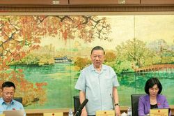 Một số h&igrave;nh ảnh ng&agrave;y l&agrave;m việc thứ 2, Kỳ họp kh&ocirc;ng thường lệ thứ Nhất