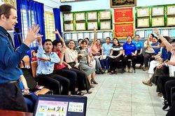 Giáo viên tiểu học 'cắp sách' đi học tiếng Anh trong kỳ nghỉ hè