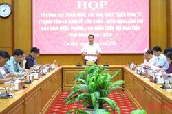 Ph&oacute; B&iacute; thư Tỉnh ủy, Chủ tịch Ủy ban MTTQ tỉnh Vũ Hồng Quang: N&acirc;ng cao năng lực cạnh tranh, thu h&uacute;t nguồn h&agrave;ng qua cửa khẩu