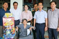 Lãnh đạo tỉnh Cà Mau thăm, tặng quà nạn nhân chất độc da cam