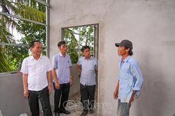 Kiểm tra, đôn đốc tiến độ xây dựng nhà hỗ trợ hộ khó khăn