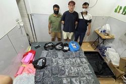 TP.HCM li&ecirc;n tiếp triệt ph&aacute; c&aacute;c 'c&ocirc;ng xưởng' sản xuất, pha chế thuốc l&aacute; điện tử chứa ma t&uacute;y quy m&ocirc; khủng
