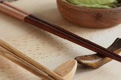 Bao lâu nên thay đũa ăn? Nhiều gia đình dùng quá lâu mà không biết điều này