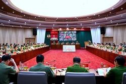 Lực lượng CAND ph&aacute;t huy vai tr&ograve; gương mẫu, đi đầu, ho&agrave;n th&agrave;nh xuất sắc mọi nhiệm vụ được giao
