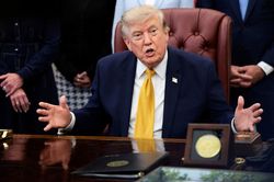 Ông Trump tuyên bố Mỹ đang đàm phán với Iran, Tehran bác bỏ