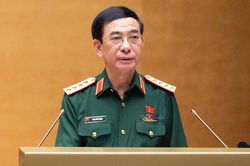 Đại tướng Phan Văn Giang trình đề xuất sửa chức vụ, hạn tuổi sĩ quan Quân đội
