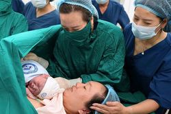 Tiếng khóc chào đời đánh dấu ngày BV Phụ sản Trung ương cơ sở 2 hoạt động