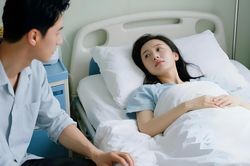 Tôi được chồng chăm từng ly, vậy mà 3 năm sau, anh giáng cho tôi một 'cú sét'