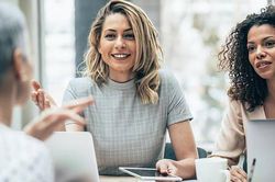 Trải qua sóng gió mới nhận ra: Kẻ mạnh thực sự không phải người thắng mọi cuộc tranh cãi, mà là người khôn ngoan biết buông bỏ 4 điều này