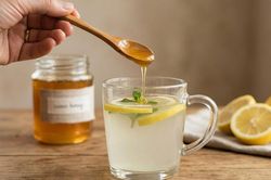 Điều gì xảy ra với cơ thể khi uống nước chanh mật ong mỗi sáng?