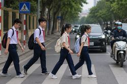 An toàn trên đường đến trường: Những kỹ năng giao thông học sinh cần ghi nhớ