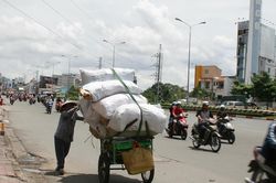 TPHCM ưu tiên chính sách giúp người nghèo tạo sinh kế, tăng thu nhập bền vững