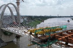 Cầu Đuống mới lộ diện trước ngày hợp long