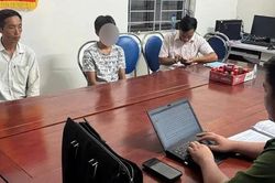 Công an làm việc với thiếu niên gọi điện quấy rối tổng đài 113