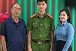 Một người đ&agrave;n &ocirc;ng nhận lại gần nửa tỷ đồng chuyển khoản nhầm