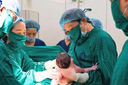 Bé trai đầu tiên chào đời ở Cơ sở 2 được Giám đốc Bệnh viện Phụ sản TW đặt tên với nhiều niềm kỳ vọng...